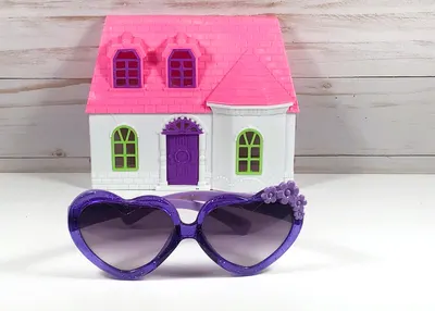 GIRLS HEARTSHAPED SUNGLASSES. So adorable! 5 colors. Free Faux Leather case with her Name.